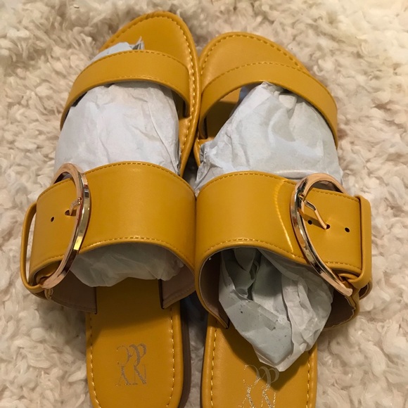 Sandals - Picture 2 of 3